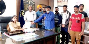 Read more about the article ਬੇਗਮਪੁਰਾ ਟਾਇਗਰ ਫੋਰਸ ਨੇ ਅਨੁਸੂਚਿਤ ਜਾਤੀ ਦੇ ਲੋਕਾਂ ਤੇ ਹੋ ਰਹੇ ਅੱਤਿਆਚਾਰਾਂ ਨੂੰ ਰੋਕਣ ਲਈ ਡਿਪਟੀ ਕਮਿਸ਼ਨਰ ਨੂੰ ਦਿੱਤਾ ਮੰਗ ਪੱਤਰ