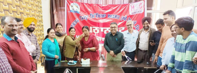 You are currently viewing ਜ਼ਿਲ੍ਹਾ ਸਿੱਖਿਆ ਦਫ਼ਤਰ ਪਠਾਨਕੋਟ ਵਿਖੇ ਕੇਕ ਕੱਟ ਕੇ ਮਨਾਇਆ ਗਿਆ ਅੰਤਰਰਾਸ਼ਟਰੀ ਮਹਿਲਾ ਦਿਵਸ*