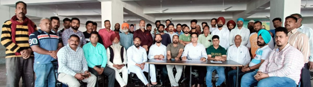 You are currently viewing दलित संगठनों ने पूर्व सीएम चरणजीत सिंह चन्नी के खिलाफ लुक आउट नोटिस को बताया निंदनीय