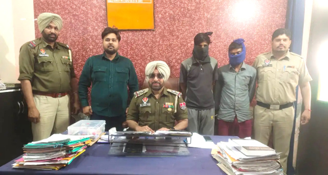 You are currently viewing 40 ਗ੍ਰਾਮ ਹੈਰੋਇਨ ਨੁਮਾ ਪਦਾਰਥ ਸਮੇਤ ਦੋ ਨੌਜਵਾਨ ਪੁਲਿਸ ਅੜਿੱਕੇ