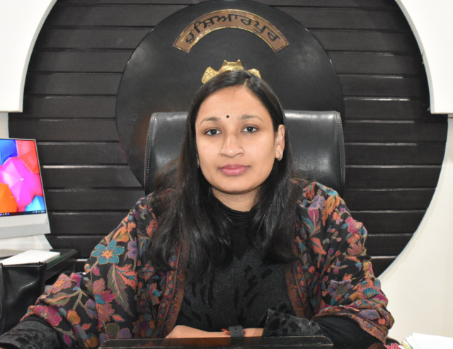 You are currently viewing ਕਣਕ ਦੀ ਕਟਾਈ ਤੋਂ ਬਾਅਦ ਨਾੜ ਨੂੰ ਅੱਗ ਨਾ ਲਗਾਉਣ ਕਿਸਾਨ : ਕੋਮਲ ਮਿੱਤਲ