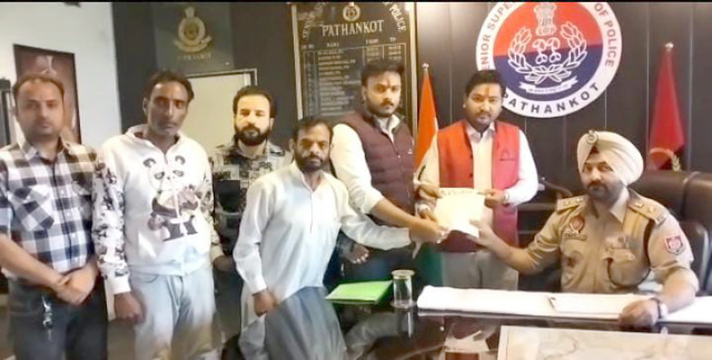 You are currently viewing गिप्पी ग्रेवाल के खिलाफ 295a का पर्चा किया जाना चाहिए दर्ज – विनी वर्मा / अजय बब्बर