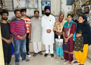 Read more about the article ਬਾਬਾ ਦੀਪ ਸਿੰਘ ਸੇਵਾ ਦਲ ਐਂਡ ਵੈਲਫੇਅਰ ਸੁਸਾਇਟੀ ਗੜ੍ਹਦੀਵਾਲਾ ਨੇ ਲਾਪਤਾ ਹੋਈ ਮਾਤਾ ਕੀਤਾ ਪਰਿਵਾਰ ਦੇ ਸਪੁਰਦ 