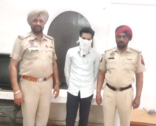 Read more about the article ਹਾਜੀਪੁਰ ਪੁਲਿਸ ਵੱਲੋਂ ਭਗੋੜਾ ਨੂੰ ਕੀਤਾ ਗਿਆ ਕਾਬੂ