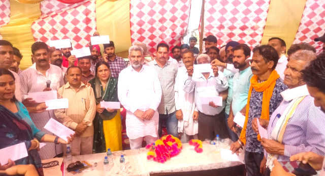 You are currently viewing ਕੈਬਨਿਟ ਮੰਤਰੀ ਪੰਜਾਬ ਸ੍ਰੀ ਲਾਲ ਚੰਦ ਕਟਾਰੂਚੱਕ ਨੇ ਵਿਧਾਨ ਸਭਾ ਹਲਕਾਂ ਭੋਆਂ ਦੇ 17 ਪਿੰਡਾਂ ਨੂੰ ਵੰਡੀਆਂ 35 ਲੱਖ ਰੁਪਏ ਦੀਆਂ ਗ੍ਰਾਂਟਾਂ