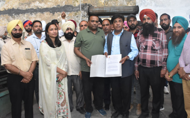 You are currently viewing ਆਈ.ਟੀ.ਆਈ ਹੁਸ਼ਿਆਰਪੁਰ ਦੀ ਬਦਲੀ ਜਾਵੇਗੀ ਨੁਹਾਰ : ਬ੍ਰਮ ਸ਼ੰਕਰ ਜਿੰਪਾ