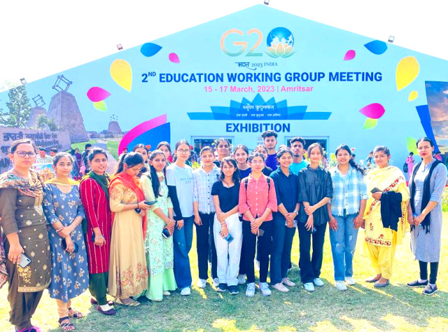 You are currently viewing ਖਾਲਸਾ ਕਾਲਜ,ਗੜ੍ਹਦੀਵਾਲਾ ਦੇ ਵਿਦਿਆਰਥੀਆਂ ਨੇ ਜੀ-20 ਸੈਮੀਨਾਰ ਅਤੇ ਪ੍ਰਦਰਸ਼ਨੀ ਵਿੱਚ ਕੀਤੀ ਸ਼ਿਰਕਤ