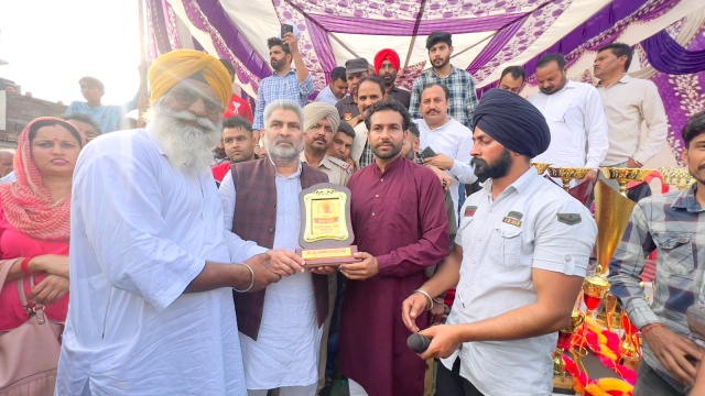 You are currently viewing ਪਿੰਡ ਭਗਵਾਨਪੁਰ ਵਿਖੇ ਕਰਵਾਏ ਗਏ ਕਬੱਡੀ ਟੂਰਨਾਮੈਂਟ ਵਿੱਚ ਕੈਬਨਿਟ ਮੰਤਰੀ ਪੰਜਾਬ ਸ੍ਰੀ ਲਾਲ ਚੰਦ ਕਟਾਰੂਚੱਕ ਨੇ ਕੀਤੀ ਸਿਰਕਤ