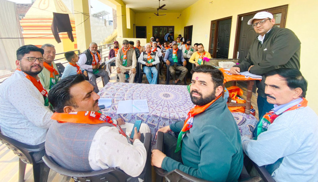 You are currently viewing ਬੀਜੇਪੀ ਵੱਲੋਂ ਜ਼ਿਲੇ ਅੰਦਰ ਪਾਰਟੀ ਨੂੰ ਮਜਬੂਤ ਕਰਨ ਲਈ ਵੱਖ ਵੱਖ ਪਿੰਡਾਂ ਵਿੱਚ ਮੀਟਿੰਗਾਂ ਦਾ ਸਿਲਸਿਲਾ ਸ਼ੁਰੂ