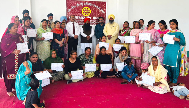 You are currently viewing ਨੌਕਰੀਆਂ ਪਿੱਛੇ ਭੱਜਣ ਦੀ ਬਜਾਏ ਹੁਨਰ ਵਿਕਾਸ ਕੋਰਸ ਕਰਕੇ ਨੌਕਰੀਆਂ ਦੇਣ ਵਾਲੇ ਬਣਨ ਨੌਜਵਾਨ : ਚੇਅਰਮੈਨ ਹਰਮੀਤ ਸਿੰਘ ਔਲਖ