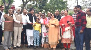 Read more about the article ਕੈਬਨਿਟ ਮੰਤਰੀ ਜਿੰਪਾ ਵਲੋਂ ਵਾਰਡ ਨੰਬਰ 11 ’ਚ 9.67 ਲੱਖ ਦੀ ਲਾਗਤ ਨਾਲ ਪਾਰਕ ਦੇ ਨਵੀਨੀਕਰਨ ਦੇ ਕੰਮ ਦੀ ਸ਼ੁਰੂਆਤ