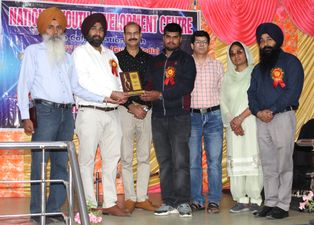 You are currently viewing “ਖ਼ਾਲਸਾ ਕਾਲਜ ਗੜ੍ਹਦੀਵਾਲਾ ਵਿਖੇ “ਨੈਸ਼ਨਲ ਯੂਥ ਡਿਵੈਲਪਮੈਂਟ ਸੈਂਟਰ” ਵੱਲੋਂ ਭਾਰਤੀ ਸੱਭਿਆਚਾਰਕ ਵਿਰਾਸਤ ਨੂੰ ਸੰਭਾਲਣ ਦਾ ਉਪਰਾਲੇ”