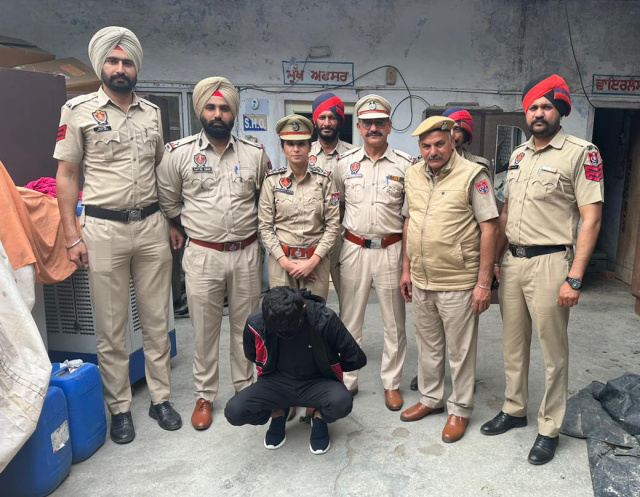 You are currently viewing पठानकोट पुलिस ने हत्या के मामले में वांछित अभियुक्त को किया गिरफ्तार: अपराध में प्रयुक्त हथियार भी बरामद