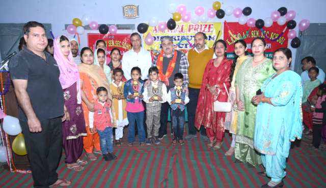 You are currently viewing K.R.K.D.A.V सीनियर सेकैंडरी स्कूल गढ़दीवाला वार्षिक समागम आयोजित