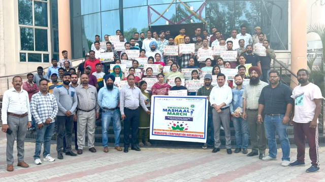 You are currently viewing ਸਵੱਛ ਉਤਸਵ ਮੁਹਿੰਮ ਤਹਿਤ ਨਗਰ ਨਿਗਮ ਨੇ ਕੱਢਿਆ ਸਵੱਛ ਮਸ਼ਾਲ ਮਾਰਚ