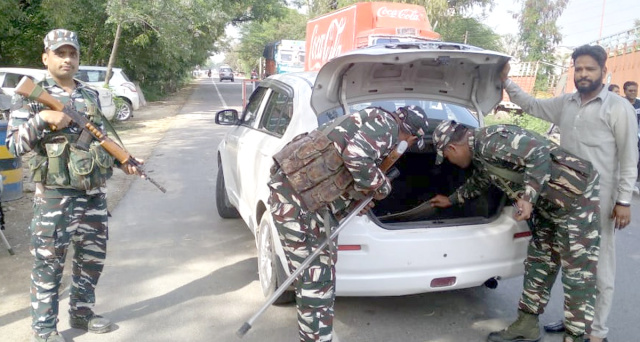 You are currently viewing ਭਾਈ ਅੰਮ੍ਰਿਤਪਾਲ ਦੇ ਹੁਸ਼ਿਆਰਪੁਰ ਇਲਾਕੇ ‘ਚ ਨਜ਼ਰ ਆਉਣ ਦੀ ਖਬਰ ਤੋਂ ਬਾਅਦ ਪੁਲਿਸ ਹੋਈ ਮੁਸਤੈਦ