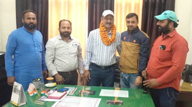 You are currently viewing ਪਬਲਿਕ ਵਿਕਾਸ ਕੌਂਸਲ ਐਨ ਜੀ ਓ ਨੇ ਕੀਤਾ ਕਰੋਨਾ ਯੋਧਿਆਂ ਨੂੰ ਸਨਮਾਨਿਤ, ਸਮਾਜ ਨੂੰ ਸਹੀ ਦਿਸ਼ਾ ਦੇਣ ਵਾਲੇ ਲੋਕਾਂ ਦਾ ਸੰਸਥਾ ਸਨਮਾਨ ਕਰਦੀ ਰਹੇਗੀ : ਵਰੁਣ ਪੁਰੀ