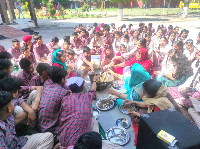 You are currently viewing नए सत्र का शुभारम्भ हवन के मन्त्रोच्चारण के साथ आज