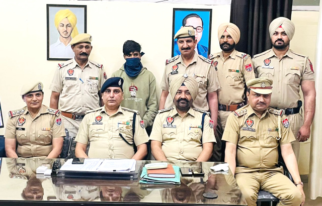 You are currently viewing पुलिस ने सीसीटीवी कैमरों की सहायता से हाल ही में हुई चोरी में शामिल कुख्यात चोर का किया पर्दाफाश