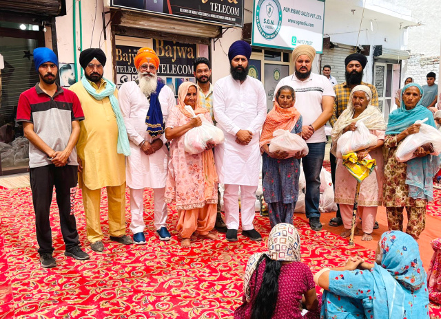 You are currently viewing ਬਾਬਾ ਦੀਪ ਸਿੰਘ ਸੇਵਾ ਦਲ ਅਤੇ ਵੈਲਫੇਅਰ ਸੁਸਾਇਟੀ ਗੜਦੀਵਾਲਾ ਵੱਲੋਂ ਮਹੀਨਾਵਾਰ ਸਮਾਗਮ ਦੌਰਾਨ 200 ਲੋੜਵੰਦਾਂ ਨੂੰ ਵੰਡਿਆ ਰਾਸ਼ਣ