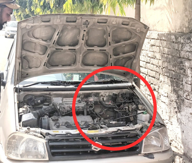 You are currently viewing चोरों के हौंसले बुलंद कार की बैटरी चोरी