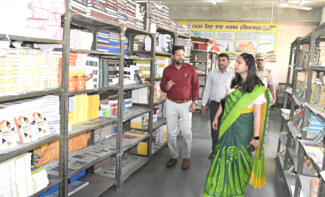 You are currently viewing डिप्टी कमिश्नर ने जिला भाषा कार्यालय का किया दौरा