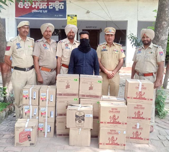 You are currently viewing 24 ਪੇਟੀਆਂ ਨਜਾਇਜ਼ ਸ਼ਰਾਬ ਸਮੇਤ ਇੱਕ ਵਿਅਕਤੀ ਪੁਲਿਸ ਅੜਿੱਕੇ