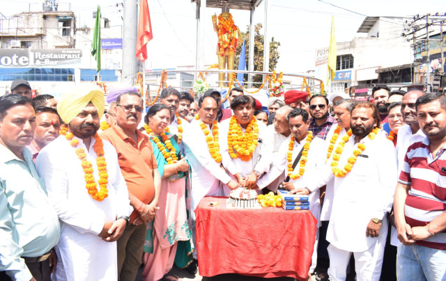 You are currently viewing संविधान निर्माता डा.बी.आर.अंबेदकर के पद चिन्हों पर चलते हुए पंजाब सरकार कर रही है समाज के सभी वर्गों के कल्याण व उत्थान के लिए कार्य : ब्रम शंकर जिंपा