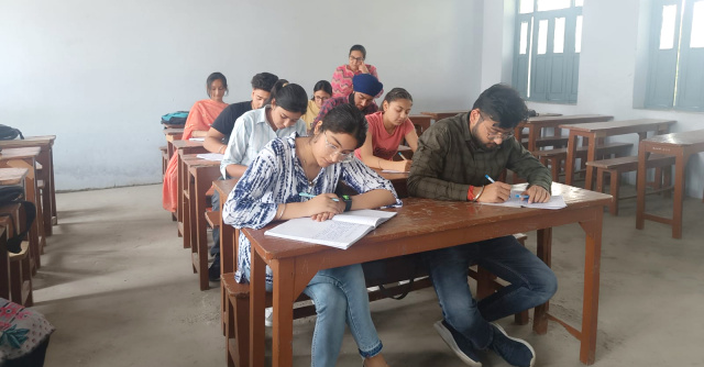 You are currently viewing ਖ਼ਾਲਸਾ ਕਾਲਜ,ਗੜ੍ਹਦੀਵਾਲਾ ਵਿਖੇ ਜੀ-20 ਵਿਸ਼ੇ ਸੰਬੰਧੀ ਲੇਖ-ਰਚਨਾ ਮੁਕਾਬਲੇ ਕਰਵਾਏੇ