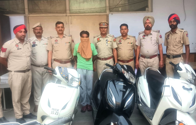 You are currently viewing 3 ਐਕਟਿਵਾ ਸਮੇਤ ਇੱਕ ਨੌਜਵਾਨ ਪੁਲਿਸ ਵਲੋਂ ਗਿ੍ਰਫਤਾਰ