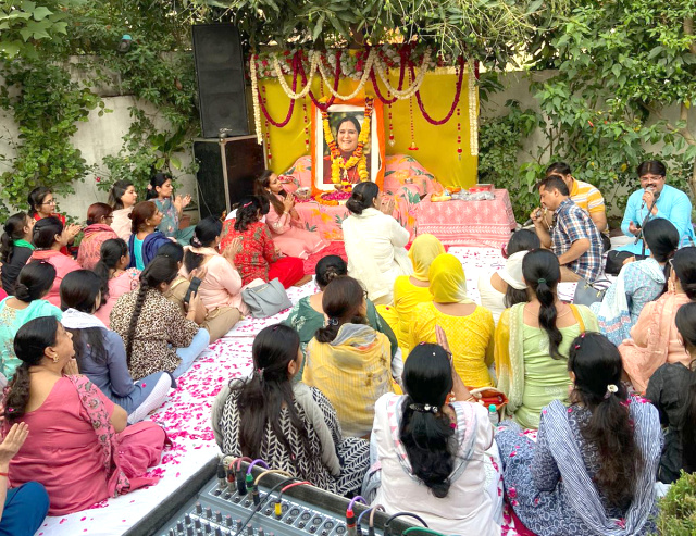 You are currently viewing ਸਦਗੁਰੂਦੇਵ ਆਨੰਦਮੂਰਤੀ ਗੁਰੂ ਮਾਂ ਦਾ ਅਵਤਾਰ ਦਿਹਾੜਾ ਸ਼ਰਧਾ ਨਾਲ ਮਨਾਇਆ