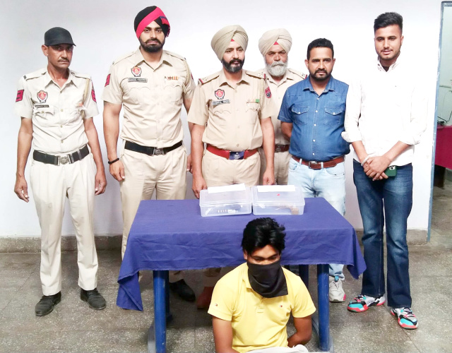 You are currently viewing ਸੀ ਆਈ ਸਟਾਫ ਨੂੰ ਮਿਲੀ ਵੱਡੀ ਕਾਮਯਾਬੀ, 24 ਸਾਲਾਂ ਨੌਜਵਾਨ ਨੂੰ ਹਥਿਆਰਾਂ ਸਮੇਤ ਕੀਤਾ ਕਾਬੂ