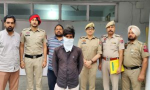 Read more about the article ਪੁਲਿਸ ਵੱਲੋਂ ਨਸ਼ਾ ਸਪਲਾਈ ਕਰਨ ਵਾਲਾ ਭਗੋੜਾ ਦੋਸ਼ੀ ਗ੍ਰਿਫਤਾਰ