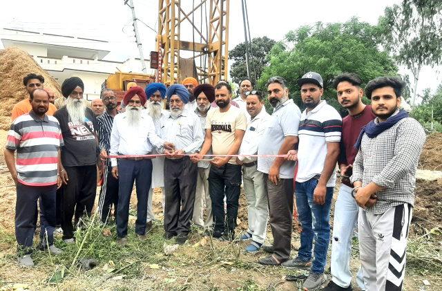 Read more about the article ਵਿਧਾਇਕ ਜਸਵੀਰ ਸਿੰਘ ਰਾਜਾ ਦੇ ਯਤਨਾਂ ਸਦਕਾ ਪਿੰਡ ਕਾਲਰਾ ਵਿਖੇ ਪੀਣ ਵਾਲੇ ਪਾਣੀ ਦੇ ਟਿਊਬਵੈੱਲ ਦਾ ਉਦਘਾਟਨ 