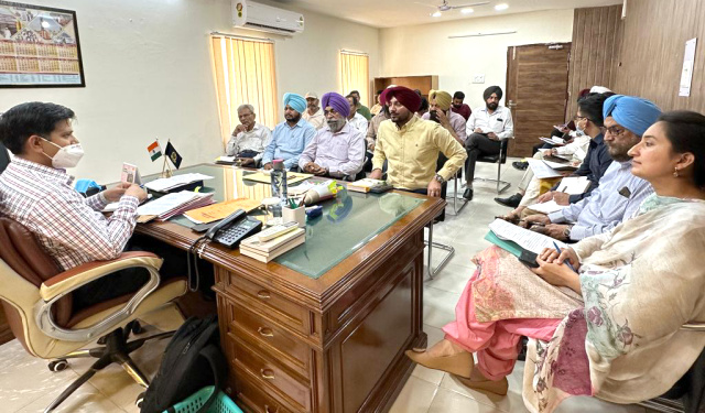 You are currently viewing ਸ਼ਿਵ ਬਟਾਲਵੀ ਦੀ 50ਵੀਂ ਬਰਸੀ ਨੂੰ ਸਮਰਪਿਤ 6 ਮਈ ਨੂੰ ਸ਼ਿਵ ਆਡੀਟੋਰੀਅਮ ਵਿਖੇ ਕਰਵਾਏ ਜਾਣਗੇ ਵਿਸ਼ੇਸ਼ ਸਮਾਗਮ – ਡਿਪਟੀ ਕਮਿਸ਼ਨਰ