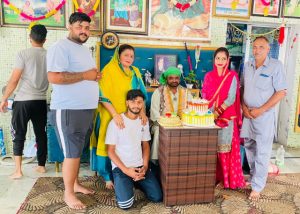 Read more about the article ਸਾਹਨੀ ਵਿਖੇ ਸੰਗਤਾਂ ਨੇ ਕੇਕ ਕੱਟ ਕੇ ਮਨਾਇਆ ਸਾਂਈ ਕਰਨੈਲ ਸ਼ਾਹ ਦਾ ਜਨਮ ਦਿਨ