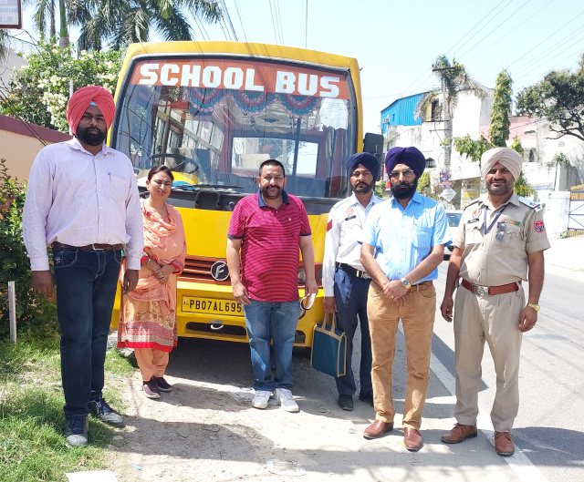 You are currently viewing ਸੇਫ ਸਕੂਲ ਵਾਹਨ ਸਕੀਮ ਤਹਿਤ ਚੈਕਿੰਗ ਦੌਰਾਨ ਸਕੂਲੀ ਬੱਸਾਂ ਦੇ ਕੱਟੇ ਚਲਾਨ