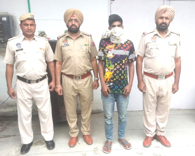 You are currently viewing ਚੋਰੀ ਕੀਤੇ ਸਾਮਾਨ ਸਮੇਤ ਇੱਕ ਨੌਜਵਾਨ ਸਮੇਤ ਇੱਕ ਨੌਜਵਾਨ ਪੁਲਿਸ ਅੜਿੱਕੇ