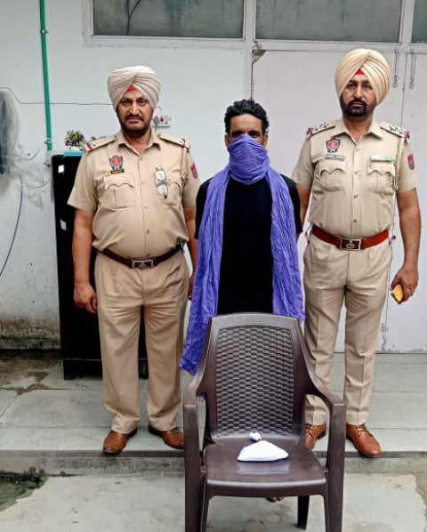 You are currently viewing 210 ਕੈਪਸੂਲਾਂ ਸਮੇਤ ਇੱਕ ਨੌਜਵਾਨ ਪੁਲਸ ਅੜਿੱਕੇ