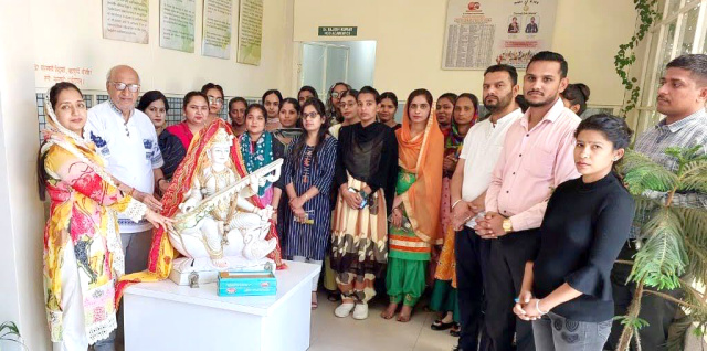 Read more about the article ਕੇ.ਐਮ.ਐਸ ਕਾਲਜ ਵਿਖੇ ਵਿੱਦਿਆ ਦੀ ਦੇਵੀ ਸਰਸਵਤੀ ਮਾਤਾ ਦੀ ਮੂਰਤੀ ਸਥਾਪਨਾ ਦੀ ਤੀਸਰੀ ਵਰੇਗੰਢ ਮਨਾਈ ਗਈ – ਪ੍ਰਿੰਸੀਪਲ ਡਾ ਸ਼ਬਨਮ ਕੌਰ