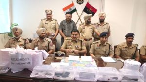 Read more about the article 4.516 ਕਿਲੋ ਹੈਰੋਇਨ,34.72 ਲੱਖ ਰੁਪਏ ਡਰੱਗ ਮਨੀ,6 ਪਿਸਟਲ ,7 ਮੈਗਜ਼ੀਨ ਅਤੇ 77 ਜ਼ਿੰਦਾ ਰੋਂਦਾ ਸਮੇਤ 13 ਗ੍ਰਿਫਤਾਰ