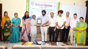 Read more about the article ਖਾਲਸਾ ਕਾਲਜ,ਗੜ੍ਹਦੀਵਾਲਾ ਦੇ ਰਾਜਨੀਤੀ ਸ਼ਾਸਤਰ ਵਿਭਾਗ ਵੱਲੋਂ ਰਾਸ਼ਟਰੀ ਸੈਮੀਨਾਰ ਦਾ ਆਯੋਜਨ