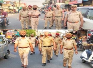 Read more about the article ਲੋਕਾਂ ਦੇ ਮਨਾਂ ਵਿੱਚ ਸੁਰੱਖਿਆ ਦੀ ਭਾਵਨਾ ਪੈਦਾ ਕਰਨ ਅਤੇ ਸਮਾਜ ਵਿਰੋਧੀ ਅਨਸਰਾਂ ‘ਚ ਕਾਨੂੰਨ ਦਾ ਡਰ ਪੈਦਾ ਕਰਨ ਲਈ ਗੜ੍ਹਦੀਵਾਲਾ ਪੁਲਿਸ ਨੇ ਕੱਢਿਆ ਫਲੈਗ ਮਾਰਚ