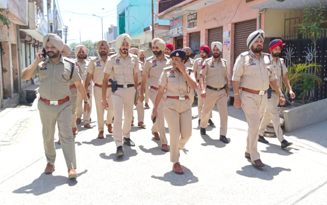 Read more about the article आई.जी बलजोत सिंह राठौर के नेतृत्व में बटाला पुलिस ने शहर के विभिन्न क्षेत्रों में चलाया सर्च अभियन