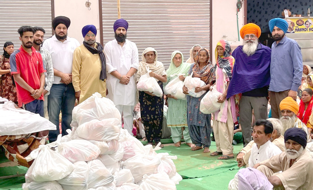 You are currently viewing ਬਾਬਾ ਦੀਪ ਸਿੰਘ ਸੇਵਾ ਦਲ ਐਂਡ ਵੈਲਫੇਅਰ ਸੁਸਾਇਟੀ ਗੜ੍ਹਦੀਵਾਲਾ ਨੇ ਮਹੀਨਾਵਾਰ ਸਮਾਗਮ ਦੌਰਾਨ 250 ਲੋੜਵੰਦਾਂ ਨੂੰ ਵੰਡਿਆ ਰਾਸ਼ਣ 