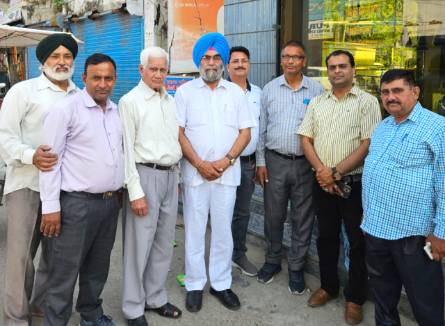 You are currently viewing गर्मी के मौसम में कंडी क्षेत्र के लोगों को पीने वाले पानी की आती है सबसे बडी समस्या,केंद्र व राज्य सरकार मिलकर करें समस्या का समाधान : दुष्यंत मिन्हास / ईशु गुप्ता 