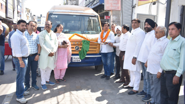 You are currently viewing कैबिनेट मंत्री जिंपा ने फूड सेफ्टी टैस्टिंग वैन ऑन व्हीलज को हरी झंडी दिखा कर किया रवाना