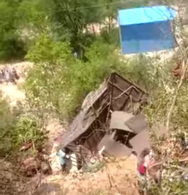 Read more about the article ਸ਼੍ਰੀ ਚਰਨ ਛੋਹ ਗੰਗਾ ਸ਼੍ਰੀ ਖੁਰਾਲਗੜ੍ਹ ਸਾਹਿਬ ਚ ਫਿਰ ਵਾਪਰਿਆ ਭਿਆਨਕਰ ਹਾਦਸਾ,ਟਰੈਕਟਰ ਟਰਾਲੀ ਪਲੱਟਣ ਨਾਲ 3 ਦੀ ਮੌਤ, 33 ਜਖਮੀ