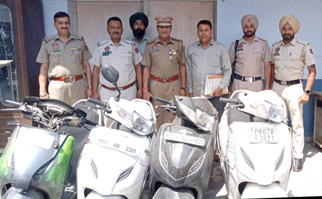 You are currently viewing ਕਾਬੂ ਕੀਤੇ ਦੋਸ਼ੀਆਂ ਤੋਂ 4 ਐਕਟਿਵਾ ਪੁਲਿਸ ਨੇ ਕੀਤੀਆਂ ਬਰਾਮਦ