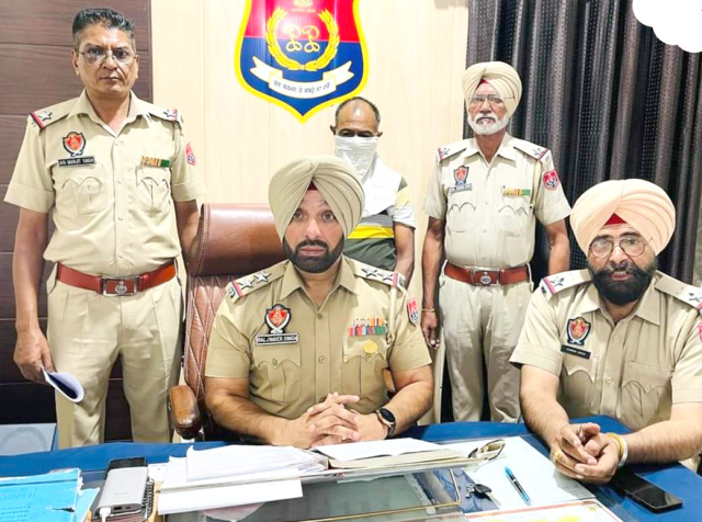 You are currently viewing 15 ਕਿਲੋ ਗ੍ਰਾਮ ਡੋਡੇ ਚੂਰਾ ਪੋਸਤ ਸਮੇਤ ਇੱਕ ਵਿਅਕਤੀ ਪੁਲਿਸ ਅੜਿੱਕੇ